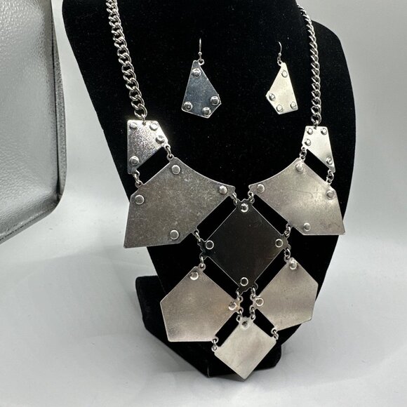Matching Set Geometric SilverTone Metal Bib Necklace Earrings Chain 16” 3.5”ext - Picture 2 of 10